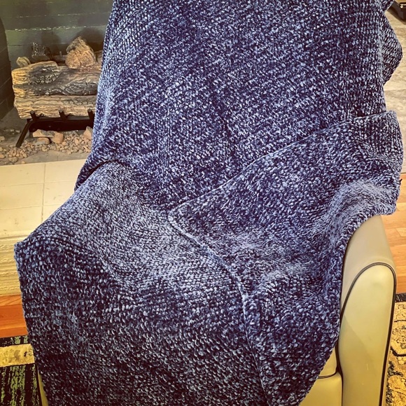 Velvet crochet throw blanket
